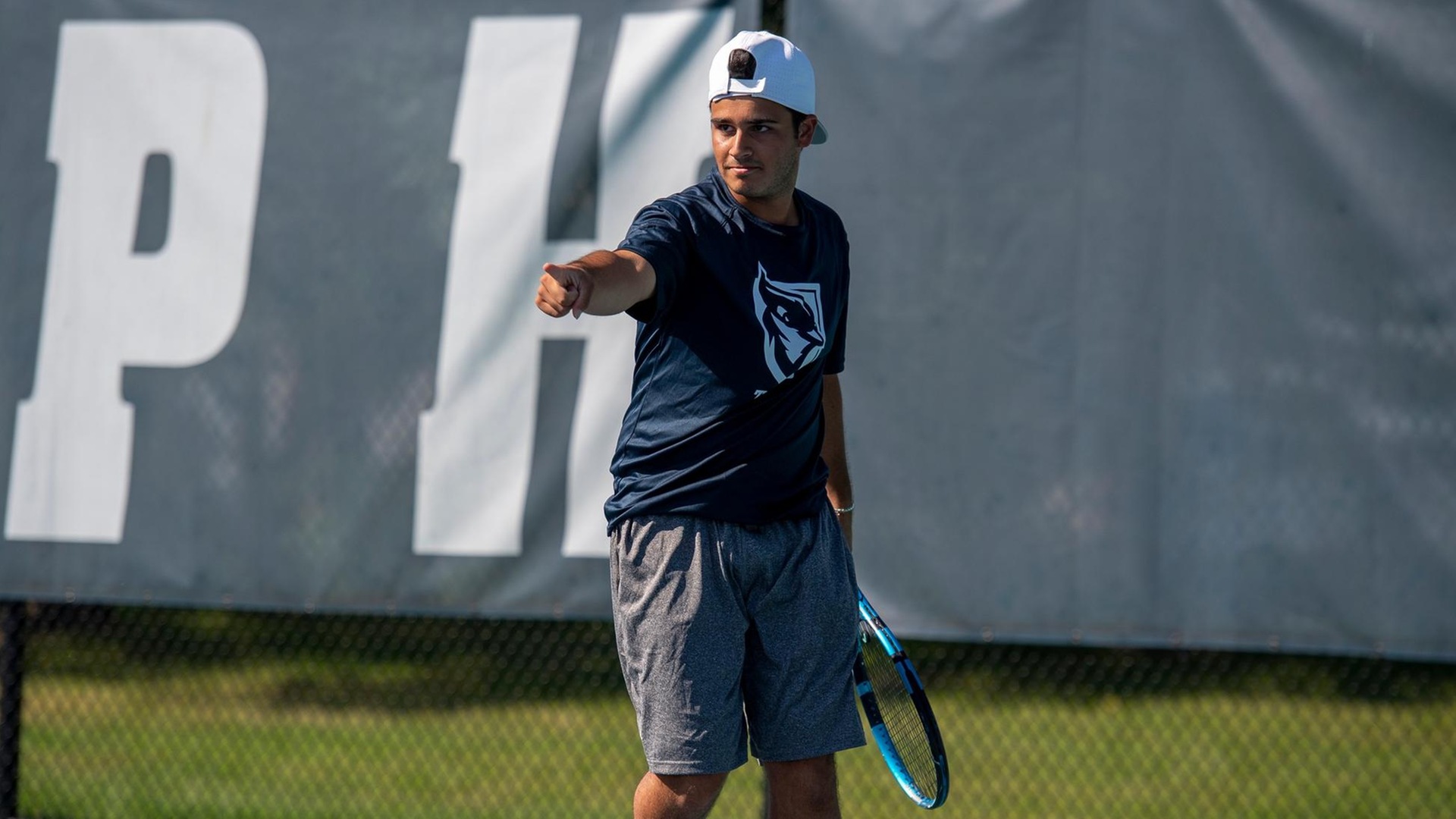 Men's Tennis Fends Off Salve Regina on the Road Monday, 5-4