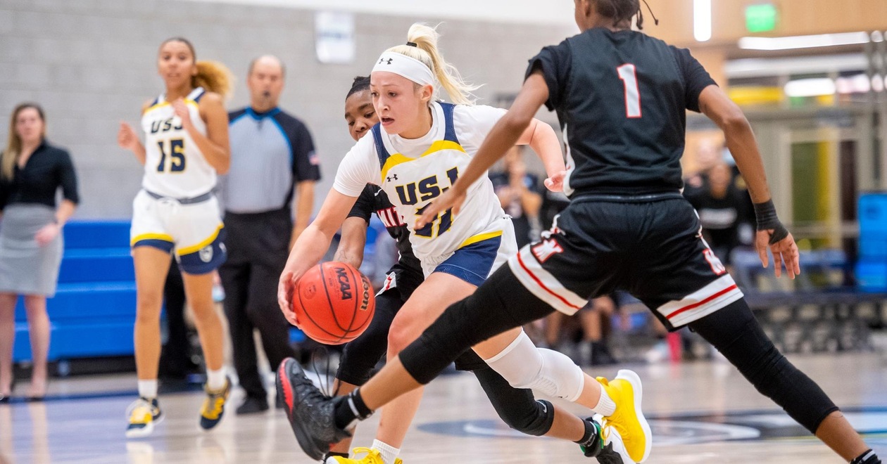 Women's Hoops Rely On Big Second Quarter, Tame Wildcats, 70-54