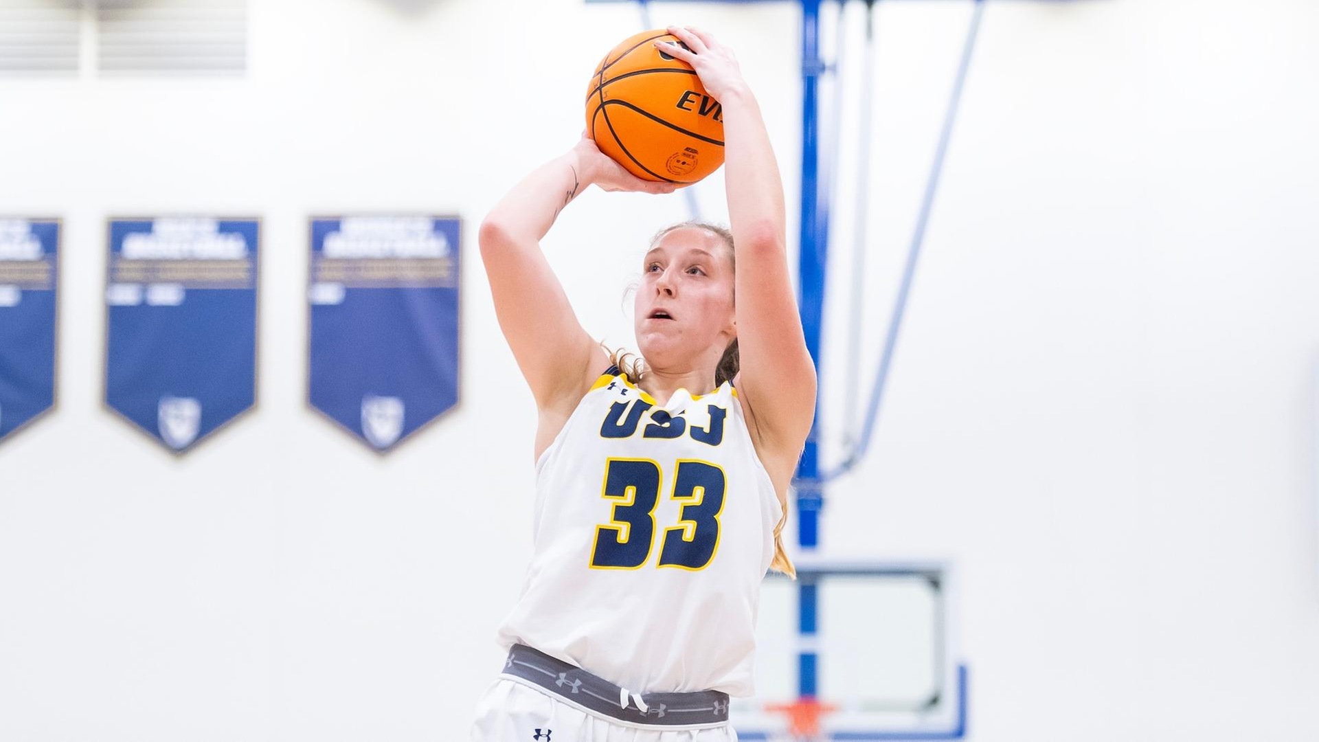 Women's Hoops Wins Third Straight, Tops Regis On The Road