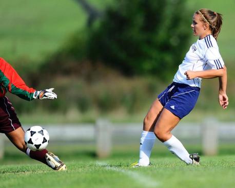 Soccer Team Stops Eastern, 1-0