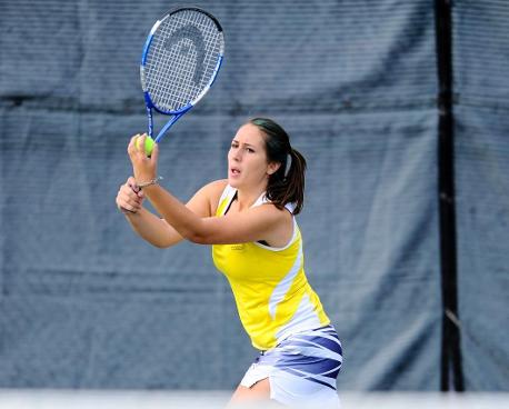 Tennis Drops Match to Mount Holyoke