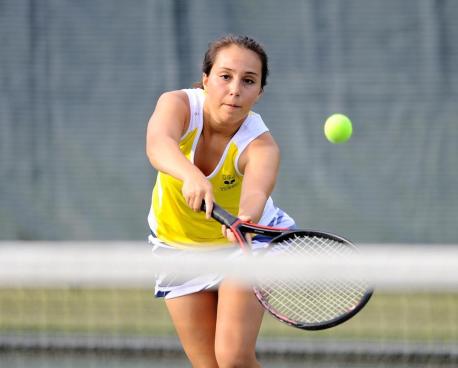Tennis Team Blanks Albertus, 9-0