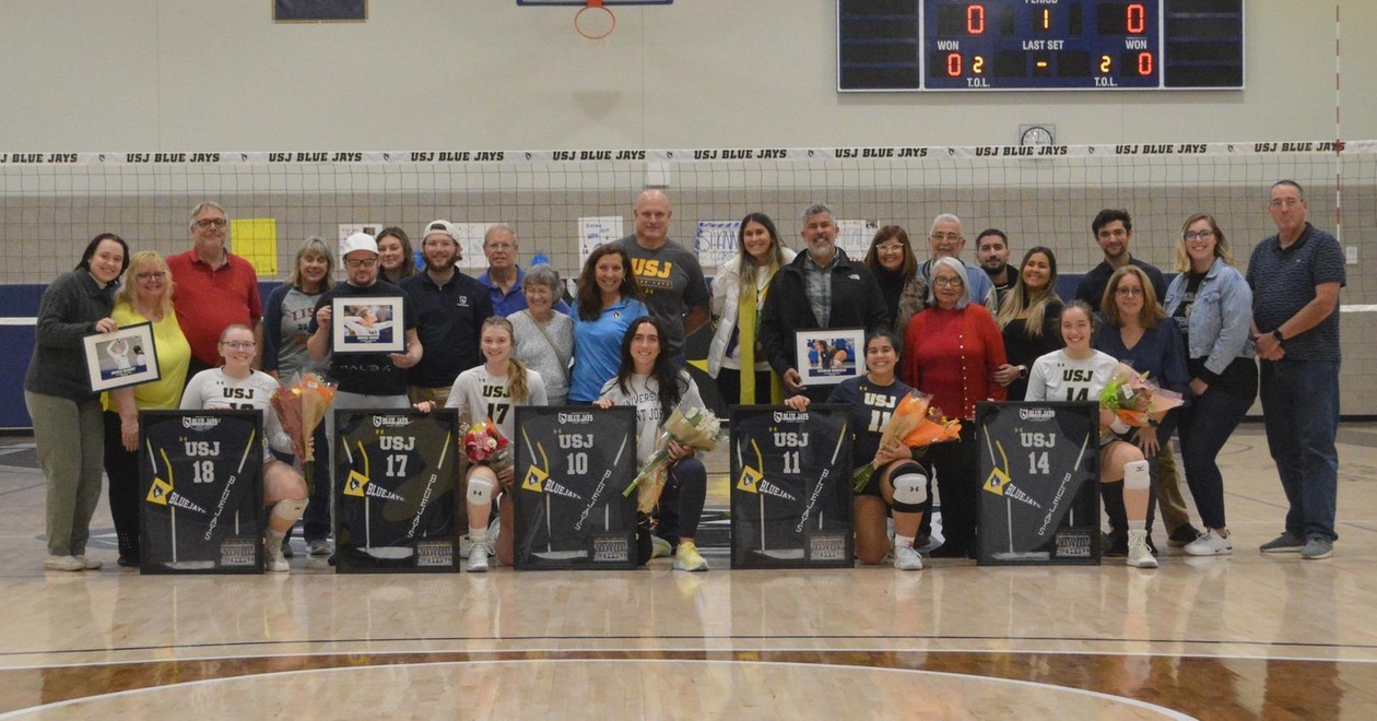 Women's Volleyball Splits GNAC Tri-Match Against AMC and Simmons on Senior Day